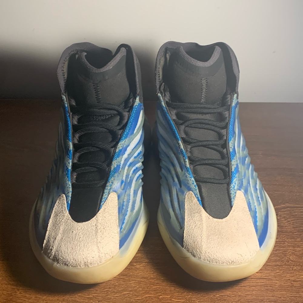 Yeezy QNTM Basketball Frozen Blue